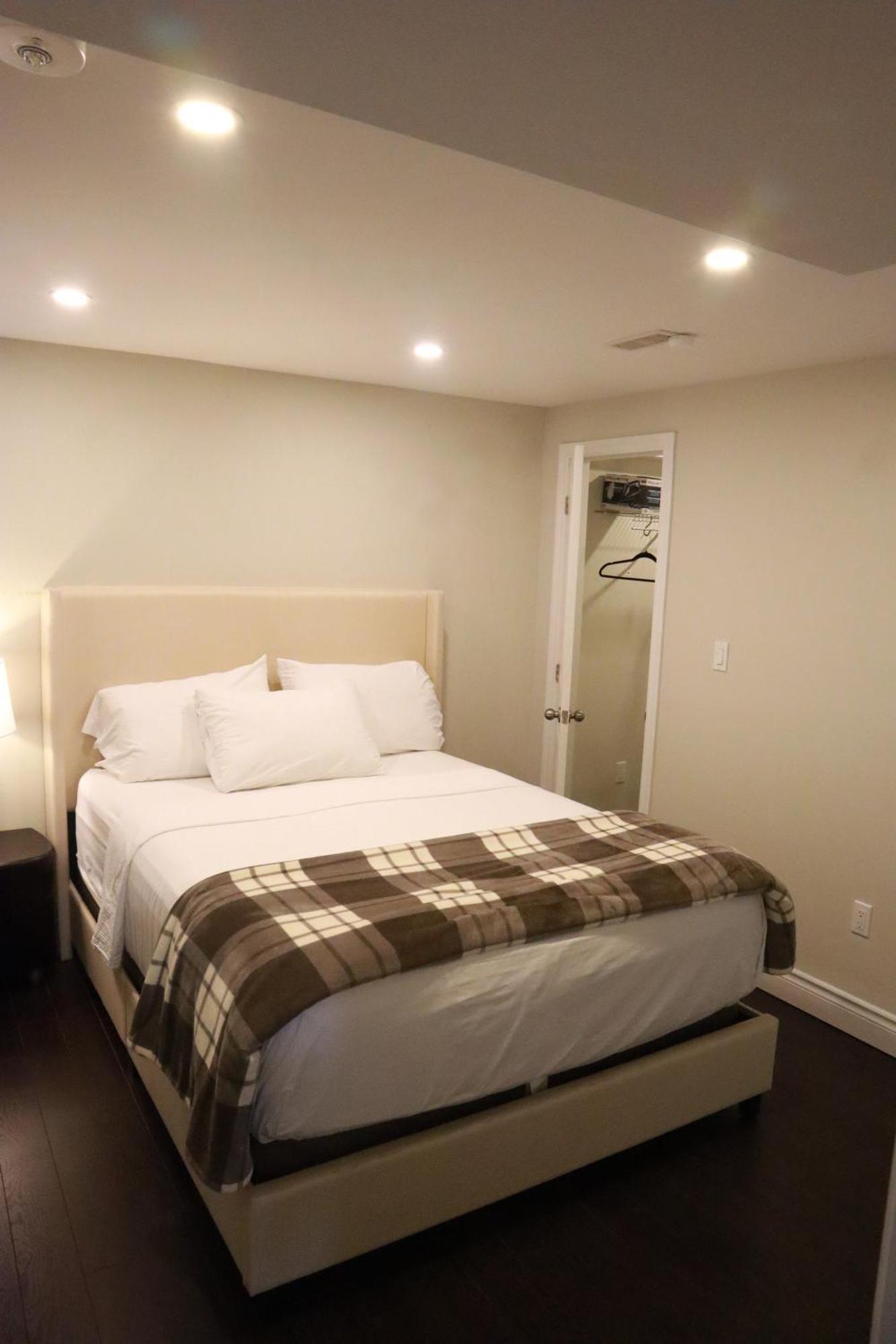 Stunning Furnished 2Bedroom/2Washroom Apartment Brampton Exterior photo